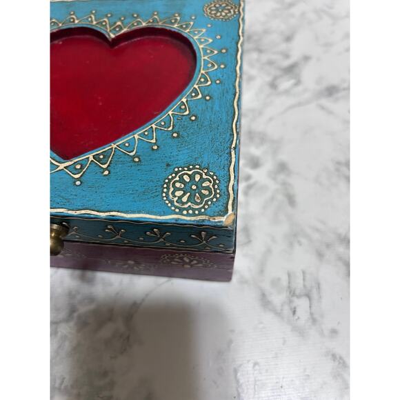 VTG Boho Whimsical Wooden Trinket Jewelry Box Red Heart Distressed Floral Accent - Picture 5 of 8
